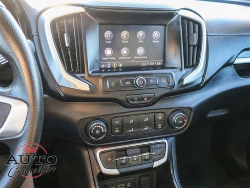 Used 2024 GMC Terrain SLE image 27