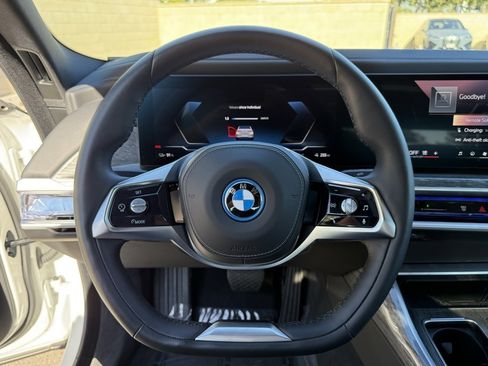 Used 2025 BMW i7 eDrive50 w/ Premium Package image 25