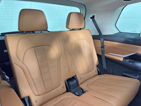 Used 2022 BMW X7 xDrive40i w/ Premium Package image 46