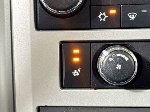 Used 2009 Chrysler Town & Country Touring image 21