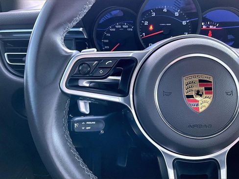 Used 2021 Porsche Macan image 18