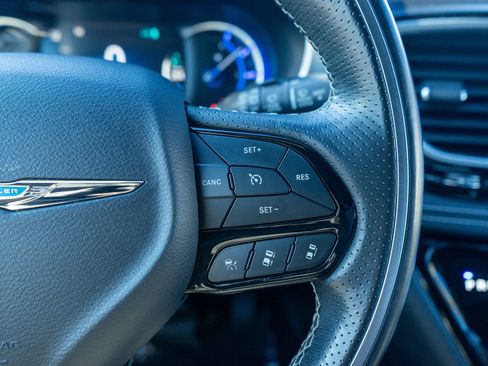 Used 2019 Chrysler Pacifica Limited w/ Advanced Safetytec Group image 26