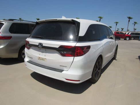 Used 2024 Honda Odyssey Sport image 3