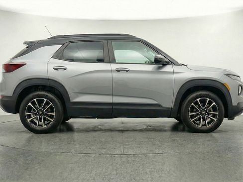 Used 2025 Chevrolet TrailBlazer LT FWD image 11