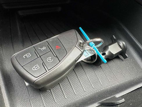 Used 2024 Chevrolet Equinox EV LT image 36