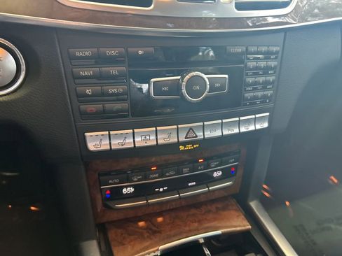 Used 2014 Mercedes-Benz E 550 4MATIC Sedan image 41
