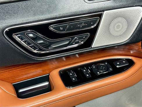 Used 2019 Lincoln Navigator Reserve image 19