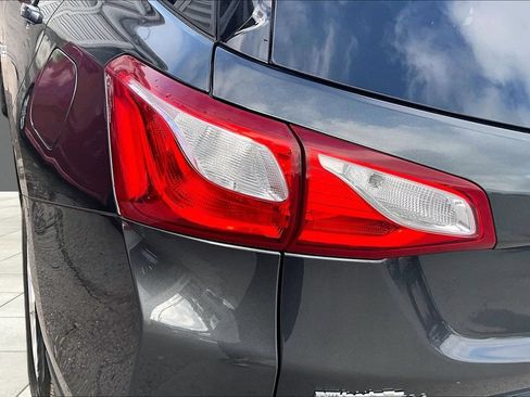 Certified 2018 Chevrolet Equinox LT FWD image 23