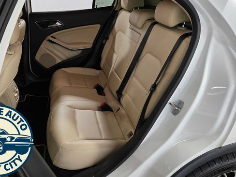 Used 2020 Mercedes-Benz GLA 250 4MATIC w/ Premium Package image 30