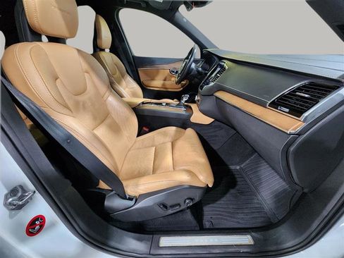 Used 2017 Volvo XC90 T6 Inscription w/ Vision Package image 22