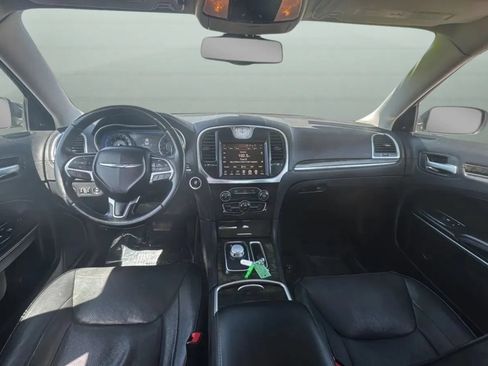 Used 2016 Chrysler 300 C RWD image 9