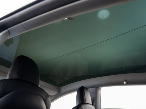 Used 2022 Tesla Model Y Performance image 17