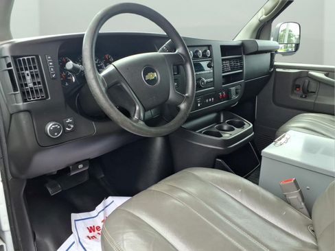 Used 2015 Chevrolet Express 2500 RWD image 9
