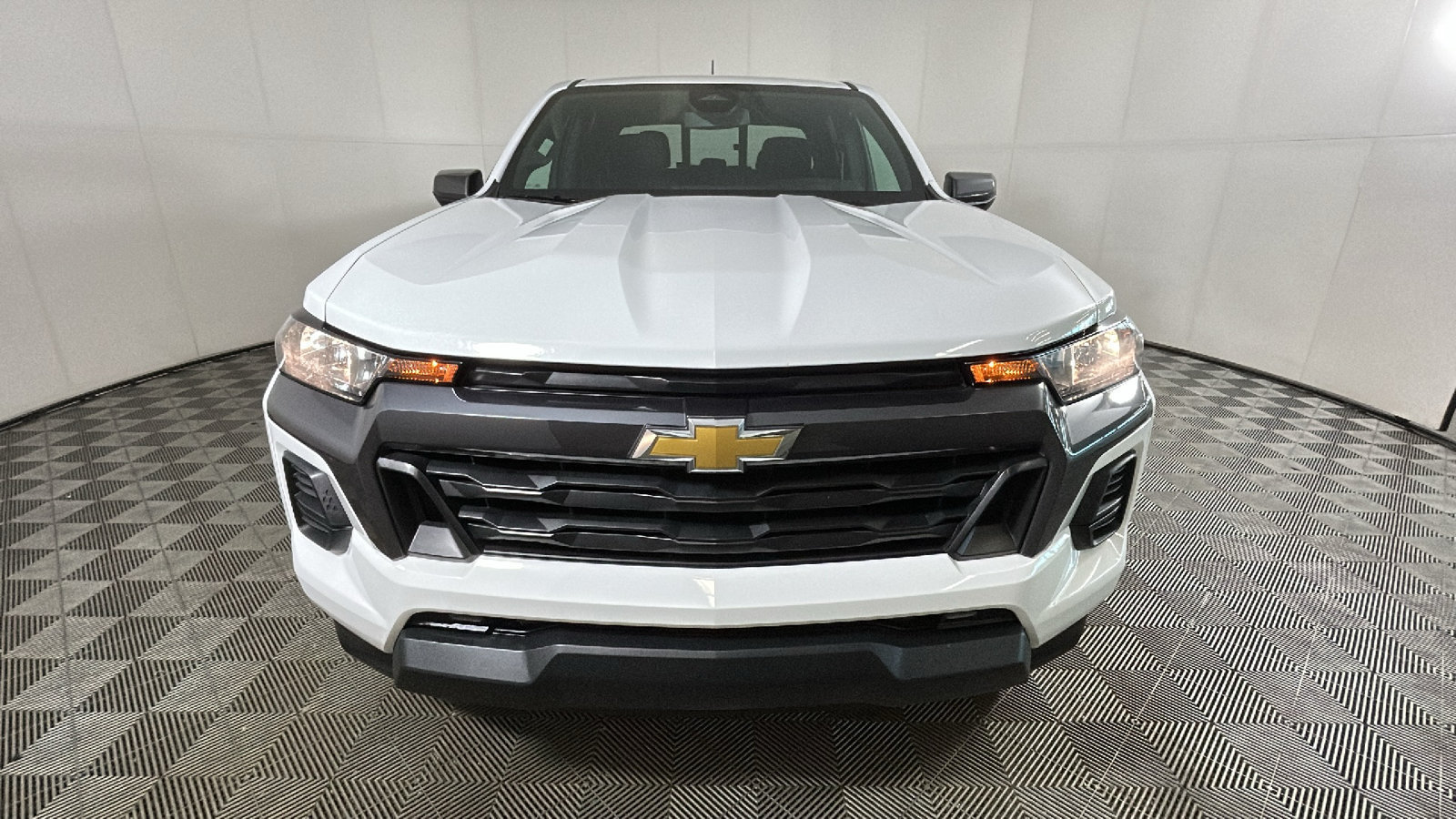 Used 2026 Chevrolet Colorado LT w/ LPO, Pro Essentials Package AWD/4WD image 8