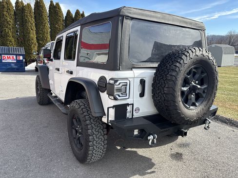 Used 2022 Jeep Wrangler Unlimited Rubicon w/ Cold Weather Group image 6