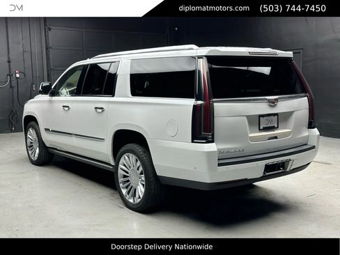 Used 2019 Cadillac Escalade ESV Platinum image 4