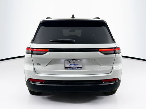 Used 2023 Jeep Grand Cherokee Altitude image 6