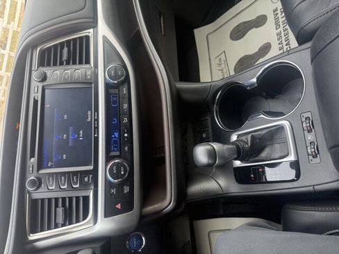 Used 2019 Toyota Highlander Limited image 2