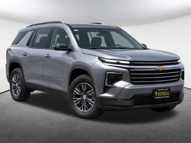 Used 2026 Chevrolet Traverse LT AWD/4WD image 2
