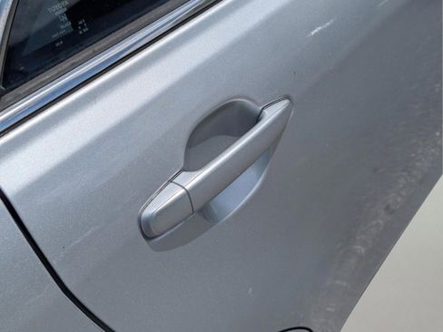 Used 2010 Toyota Camry LE FWD image 34