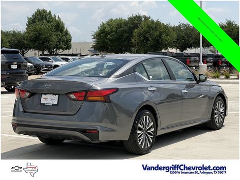 Used 2025 Nissan Altima 2.5 SV FWD image 4
