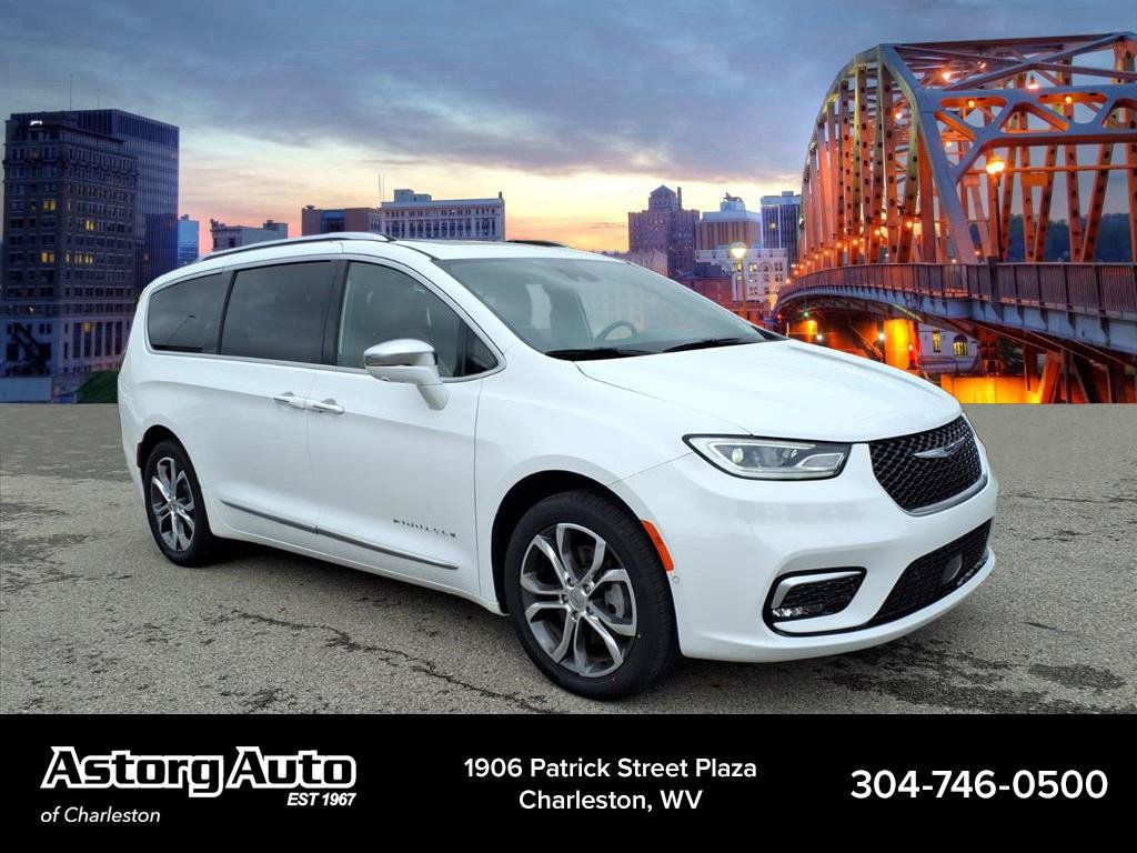 Used 2024 Chrysler Pacifica Pinnacle AWD/4WD image 1
