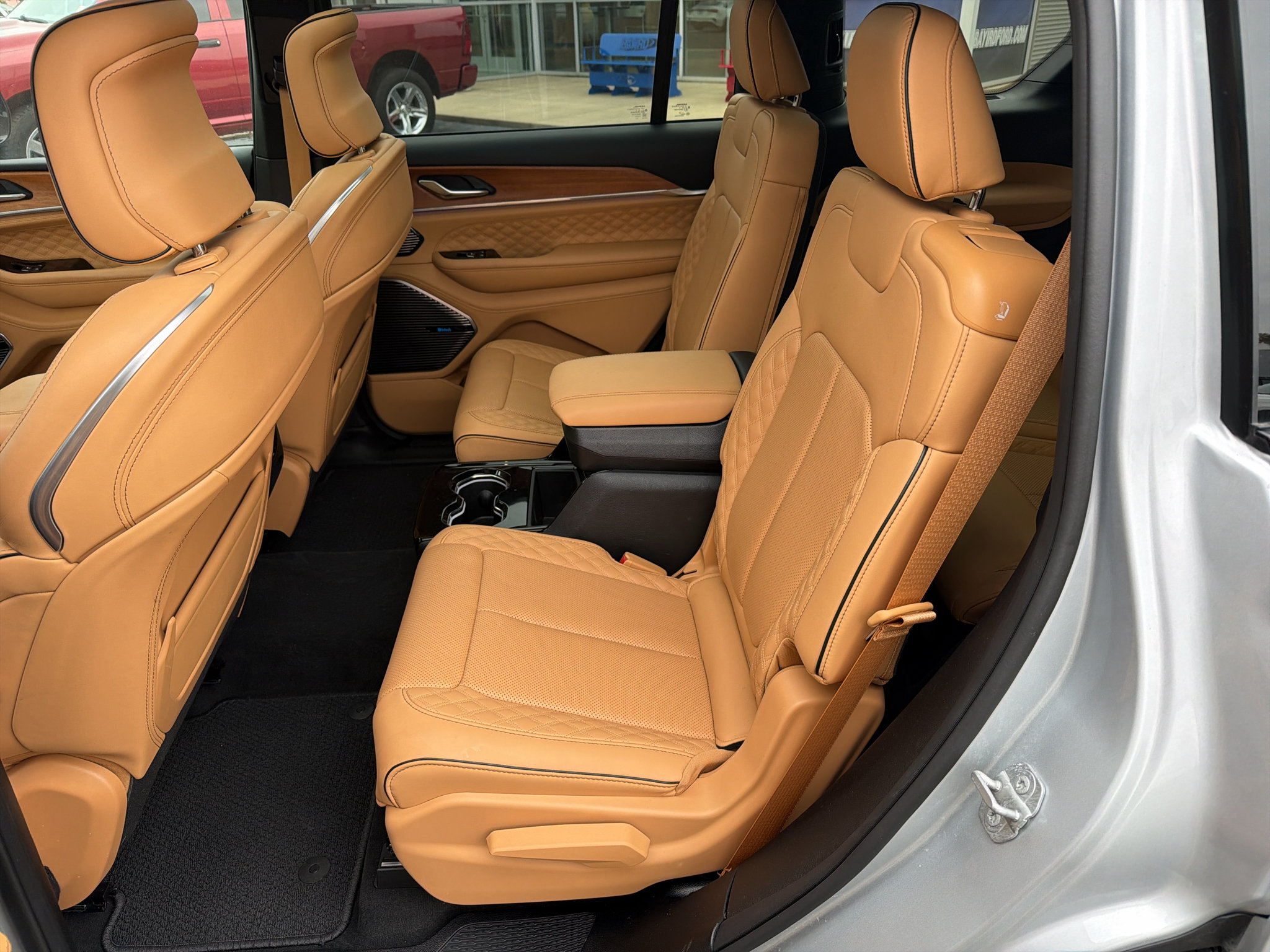 Used 2025 Jeep Grand Cherokee L Summit AWD/4WD image 14