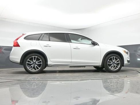 Used 2017 Volvo V60 T5 Cross Country Platinum AWD/4WD image 17