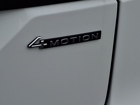 Used 2024 Volkswagen Atlas Peak Edition SE AWD/4WD image 35