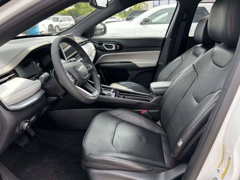 Used 2023 Jeep Compass Limited AWD/4WD image 14