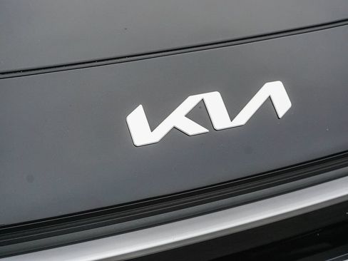 Certified 2024 Kia Niro EX FWD image 12