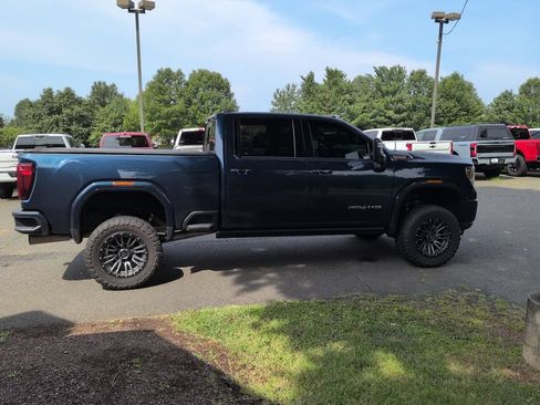 Used 2022 GMC Sierra 2500 AT4 w/ AT4 Premium Plus Package AWD/4WD image 8