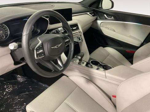 Used 2025 Genesis G70 2.5T image 10