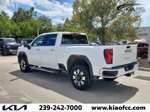 Used 2024 GMC Sierra 3500 Denali w/ Denali Reserve Package AWD/4WD image 4