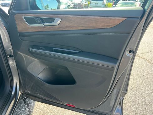 Used 2024 Volkswagen Atlas SE image 14