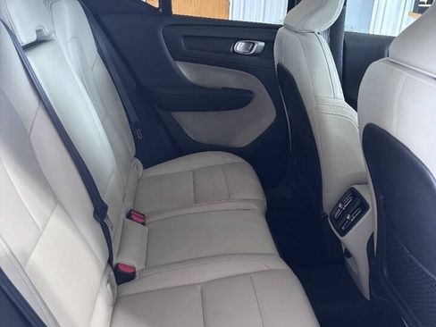 Used 2019 Volvo XC40 T5 Momentum AWD/4WD image 7