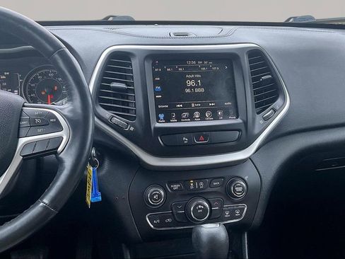 Used 2016 Jeep Cherokee Latitude w/ Safety/Convenience Group image 11