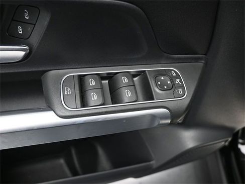 Used 2023 Mercedes-Benz GLB 250 4MATIC image 13