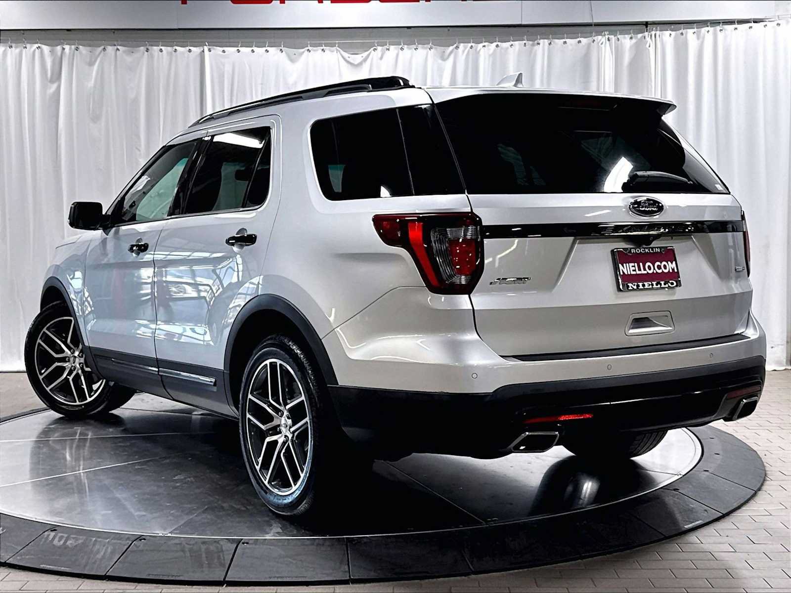 Used 2016 Ford Explorer Sport w/ Equipment Group 401A AWD/4WD image 3