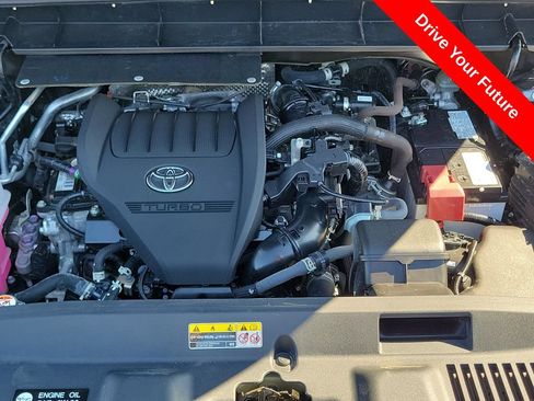 Used 2024 Toyota Highlander XLE FWD image 26