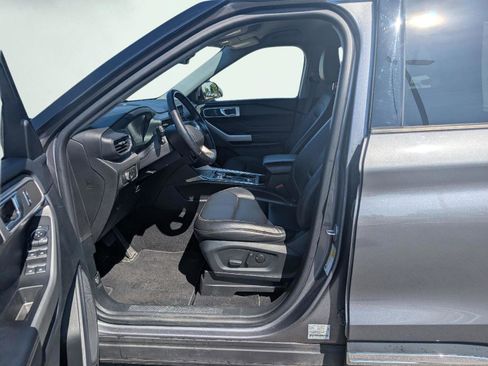 Used 2022 Ford Explorer XLT w/ Equipment Group 202A AWD/4WD image 8