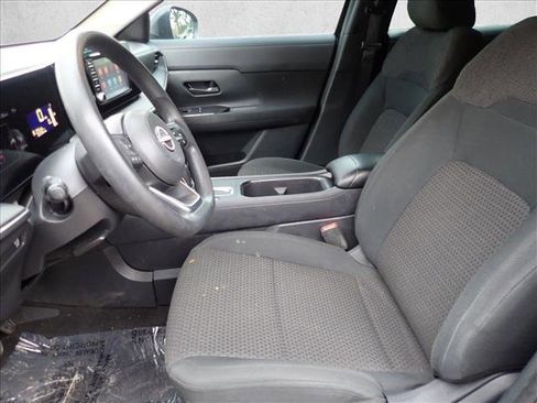 Used 2025 Nissan Kicks S FWD image 11