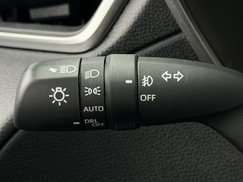 Used 2022 Toyota Corolla Cross XLE w/ Convenience Package FWD image 22