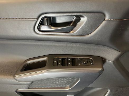 Used 2025 Nissan Pathfinder Rock Creek image 17