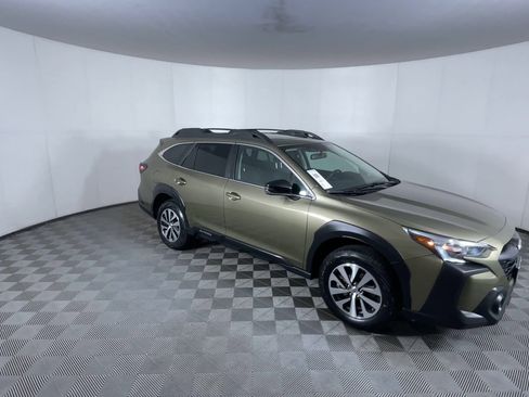 Used 2023 Subaru Outback Premium image 2