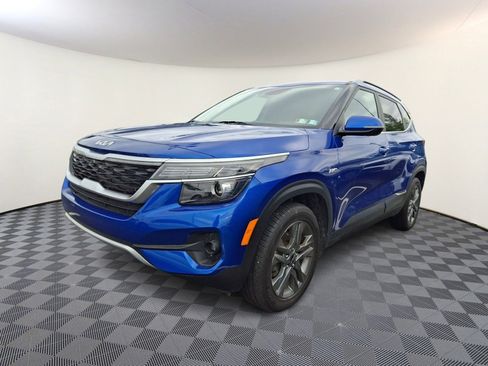 Used 2023 Kia Seltos S w/ Navigation Package AWD/4WD image 3