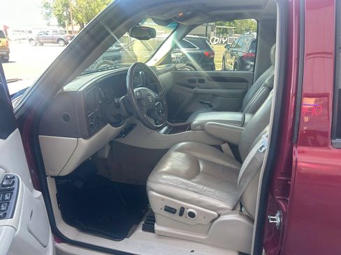 Used 2005 Cadillac Escalade AWD image 3