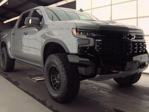 Used 2023 Chevrolet Silverado 1500 ZR2 w/ Technology Package image 3