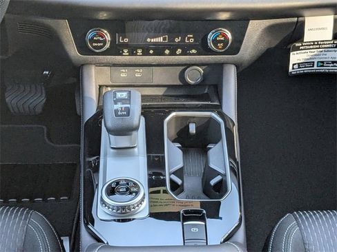 New 2025 Mitsubishi Outlander ES image 19