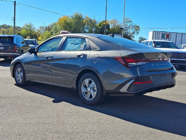 New 2026 Hyundai Elantra SE FWD image 3